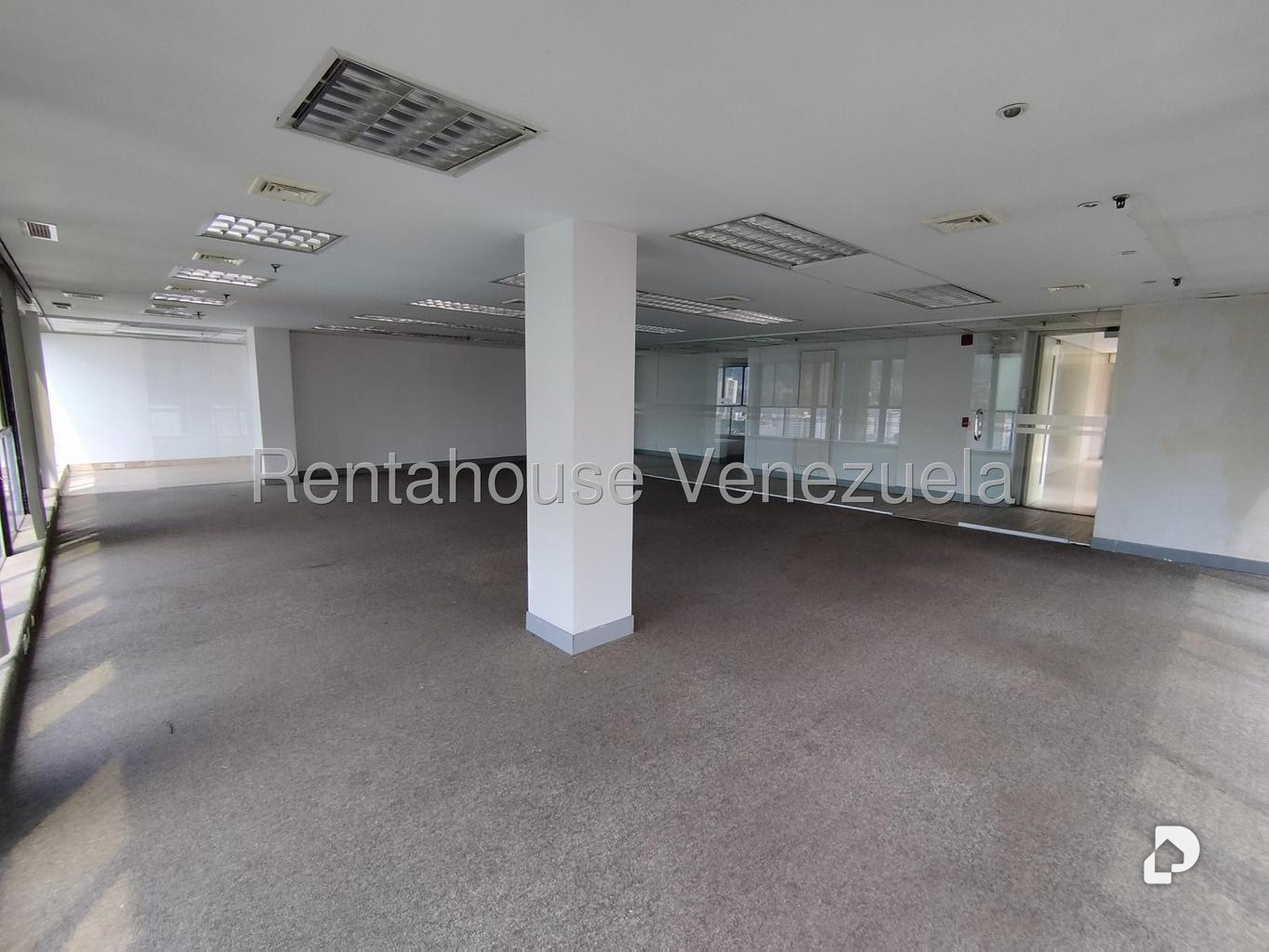 Oficina en Plaza Venezuela, Caracas – 15
