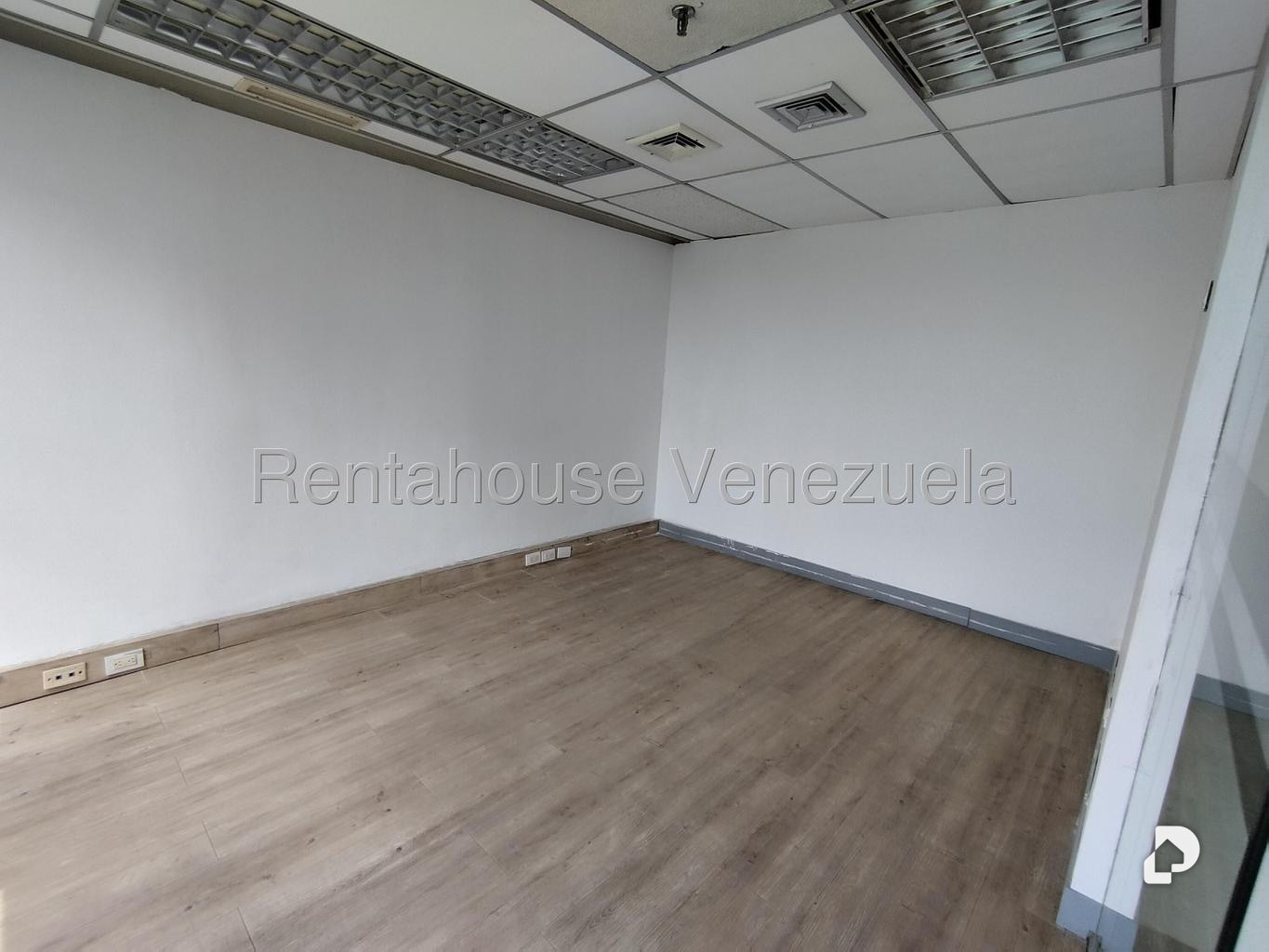 Oficina en Plaza Venezuela, Caracas – 13