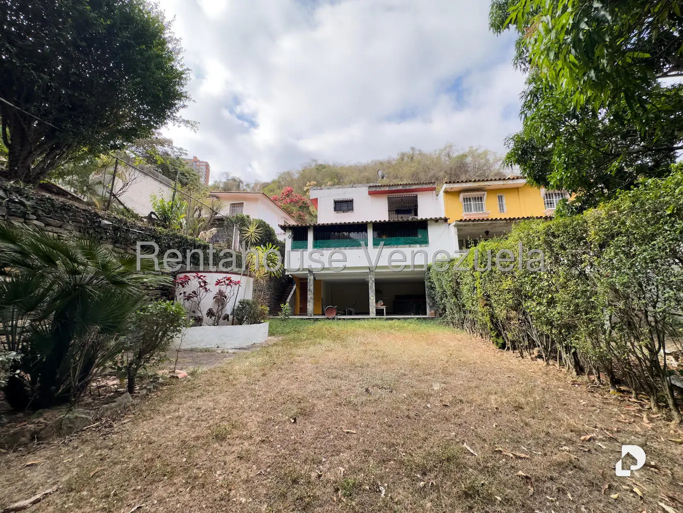 Casa en Santa Rosa de Lima, Caracas – 25