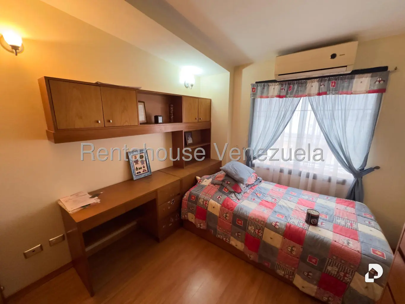 Casa en Santa Rosa de Lima, Caracas – 18