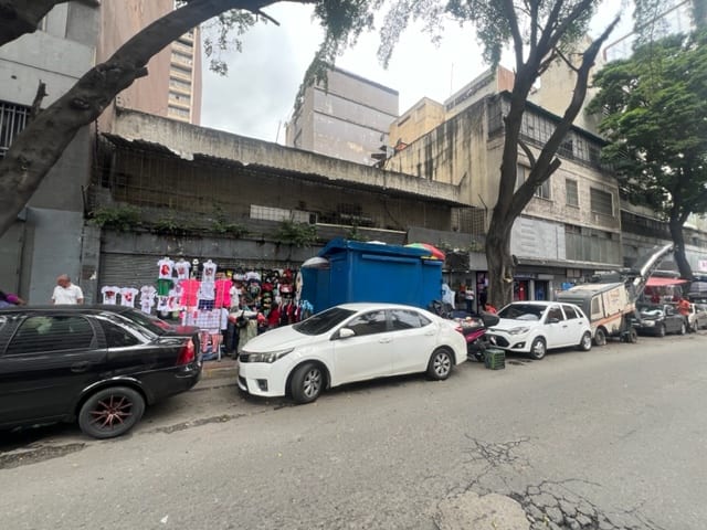 Local comercial en Av. Baralt, Caracas - 1