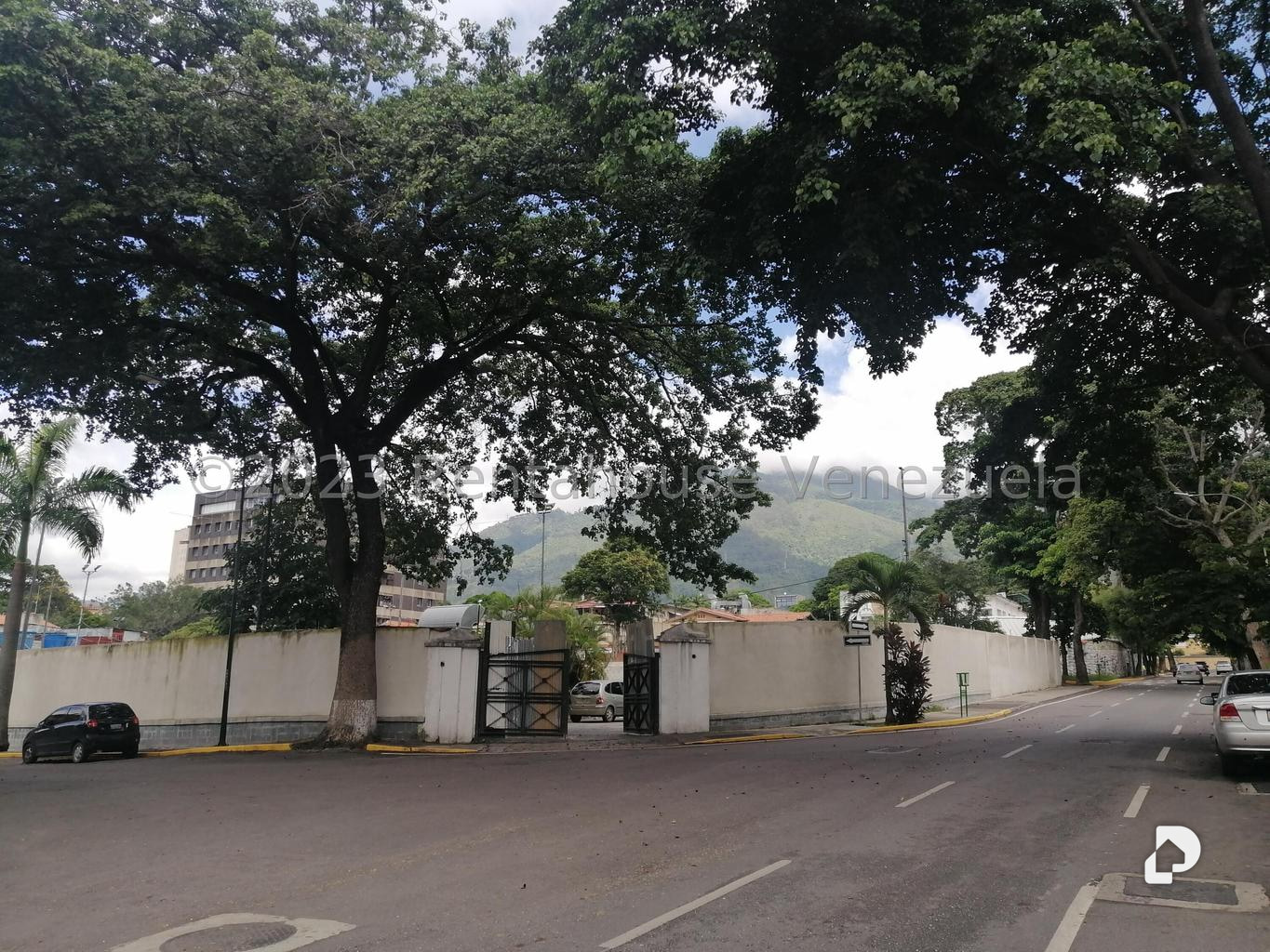 Terreno en El Bosque, Caracas – 2