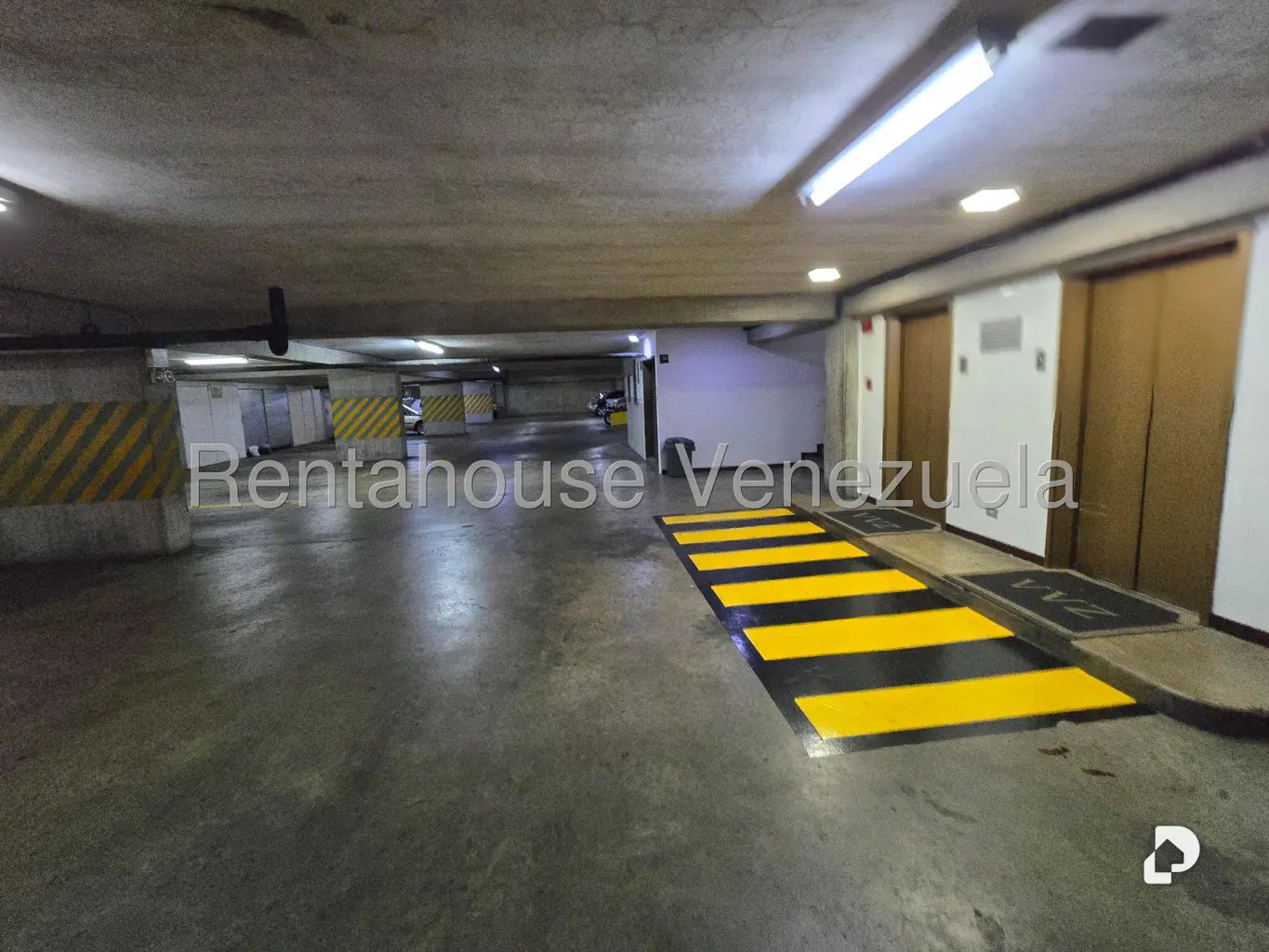 Apartamento en El Rosal, Caracas – 24