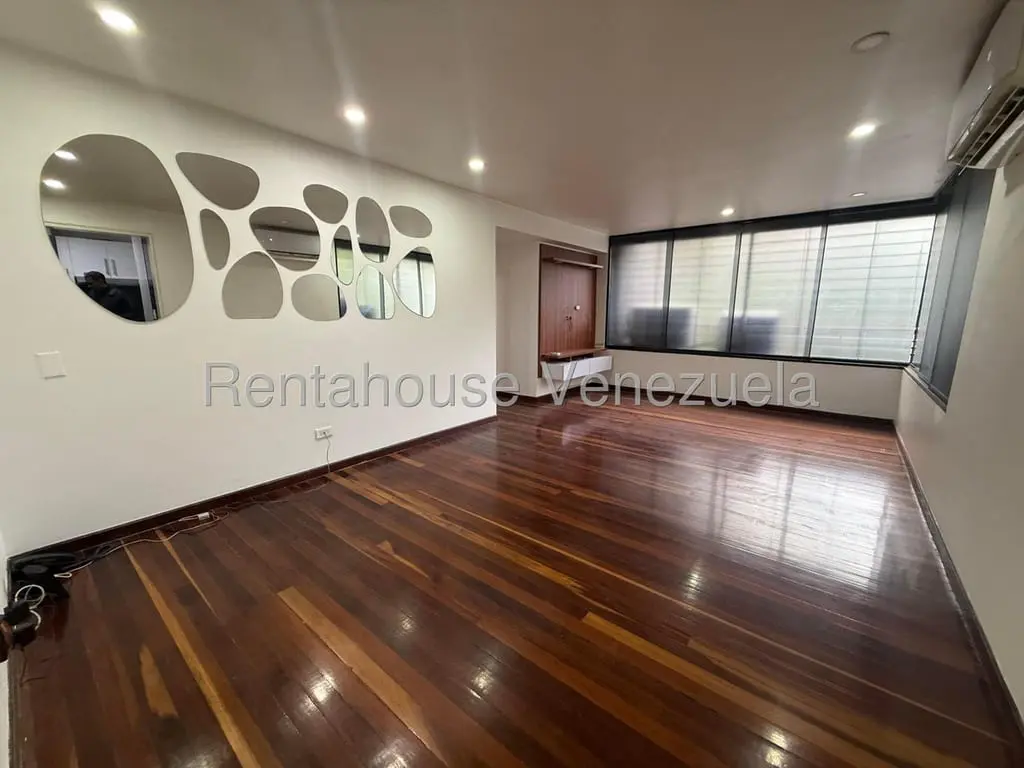 Apartamento en El Bosque. 27-7012, Caracas - 1
