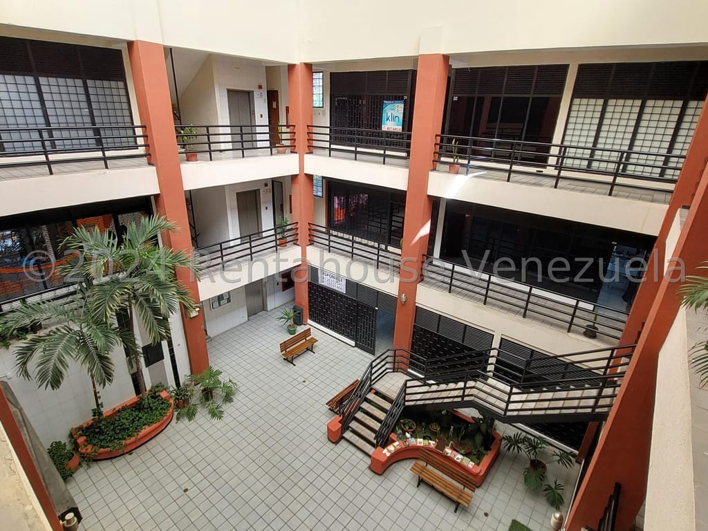 Local comercial en La Bonita, Caracas - 1