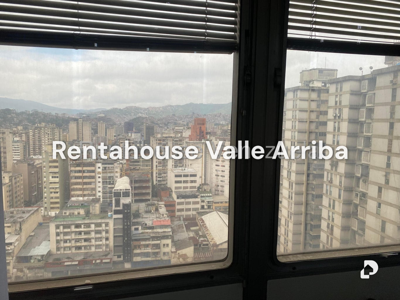 Oficina en Parroquia La Candelaria, Caracas – 14