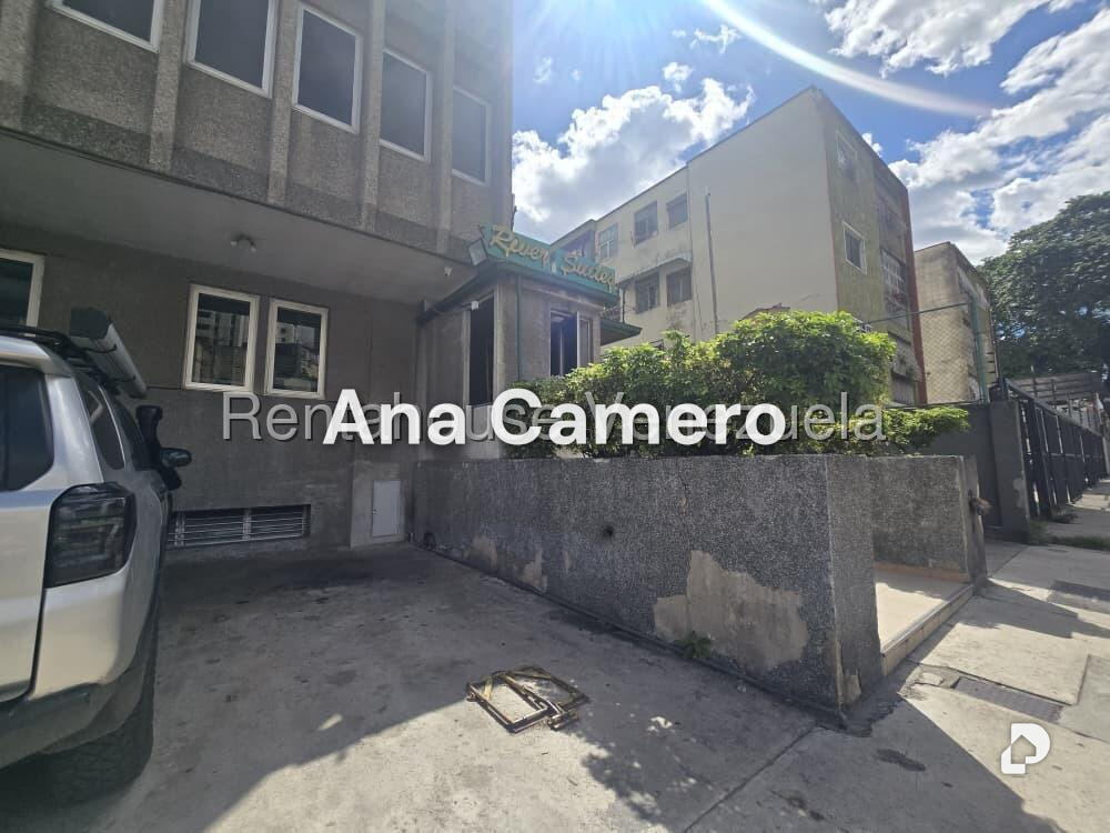 Local comercial en Bello Monte, Caracas – 17