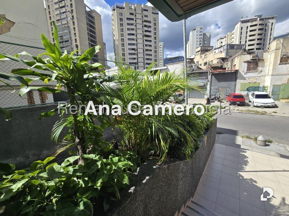 Local comercial en Bello Monte, Caracas – 18