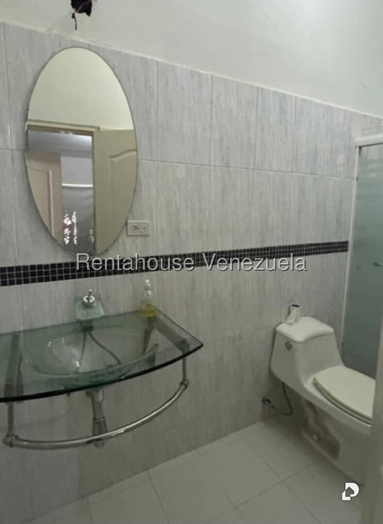 Casa en Lomas de Monte Claro, Caracas – 19