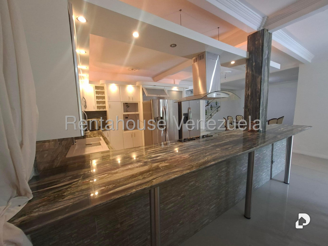 Casa en Lomas de Monte Claro, Caracas – 28