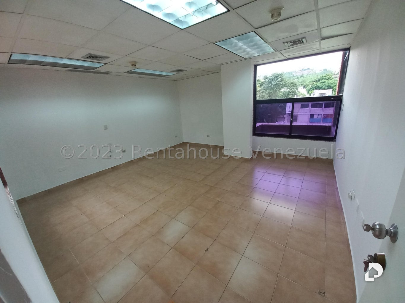 Oficina en Las Mercedes, Caracas – 28