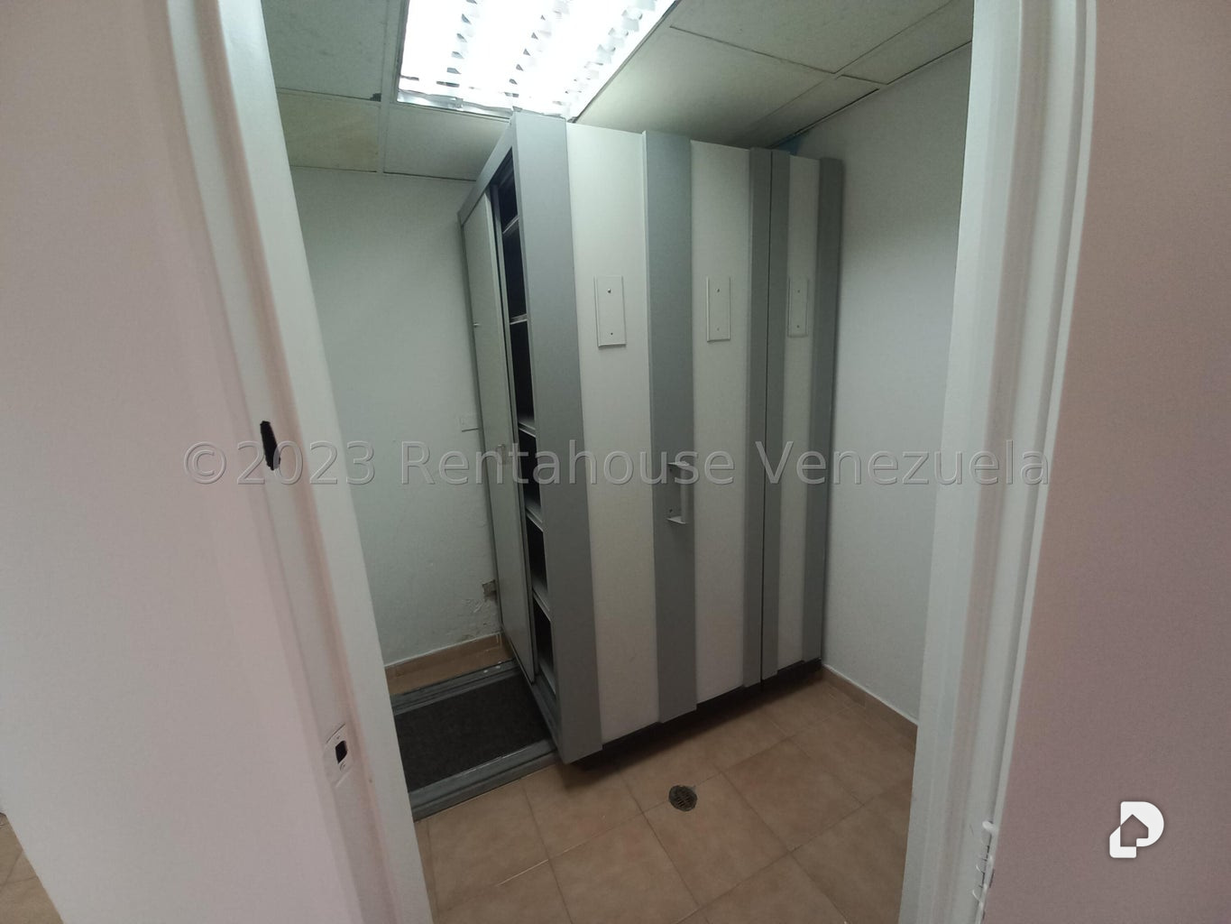 Oficina en Las Mercedes, Caracas – 26