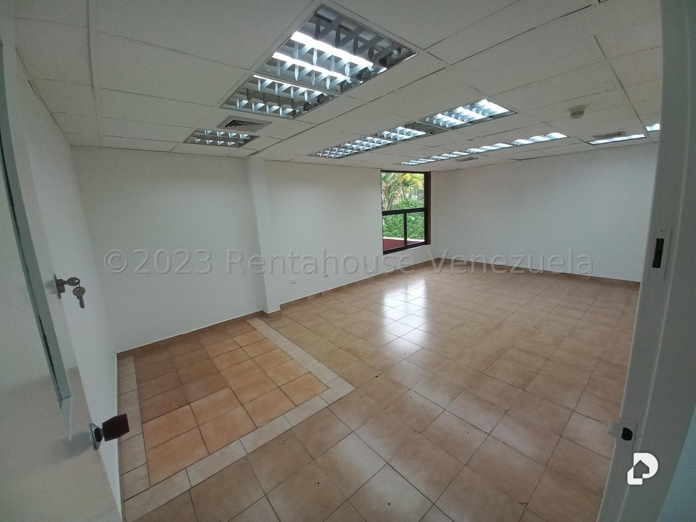 Oficina en Las Mercedes, Caracas – 24