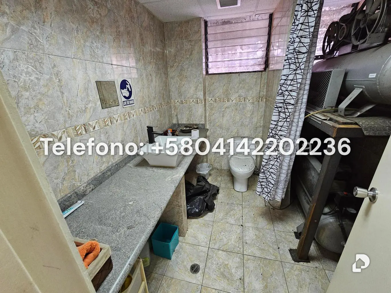 Local comercial en La Urbina, Caracas – 18