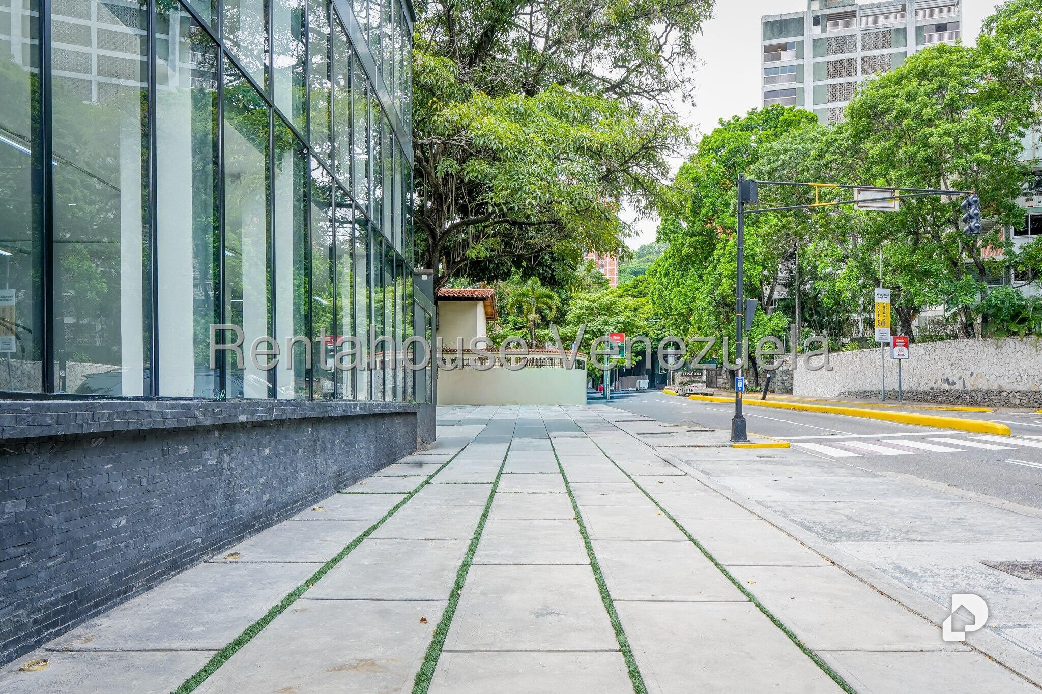 Local comercial en Chuao, Caracas – 4