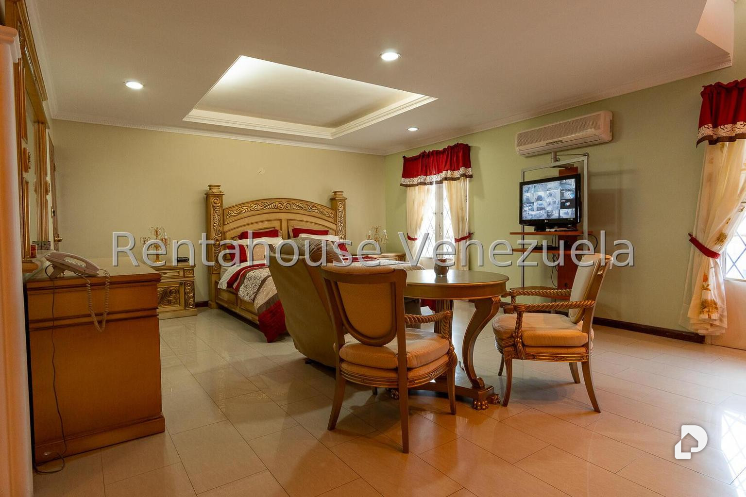 Casa en Alto Prado, Caracas – 17
