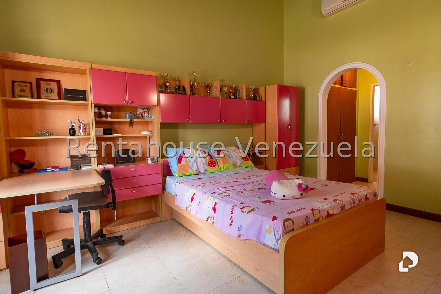 Casa en Alto Prado, Caracas – 30