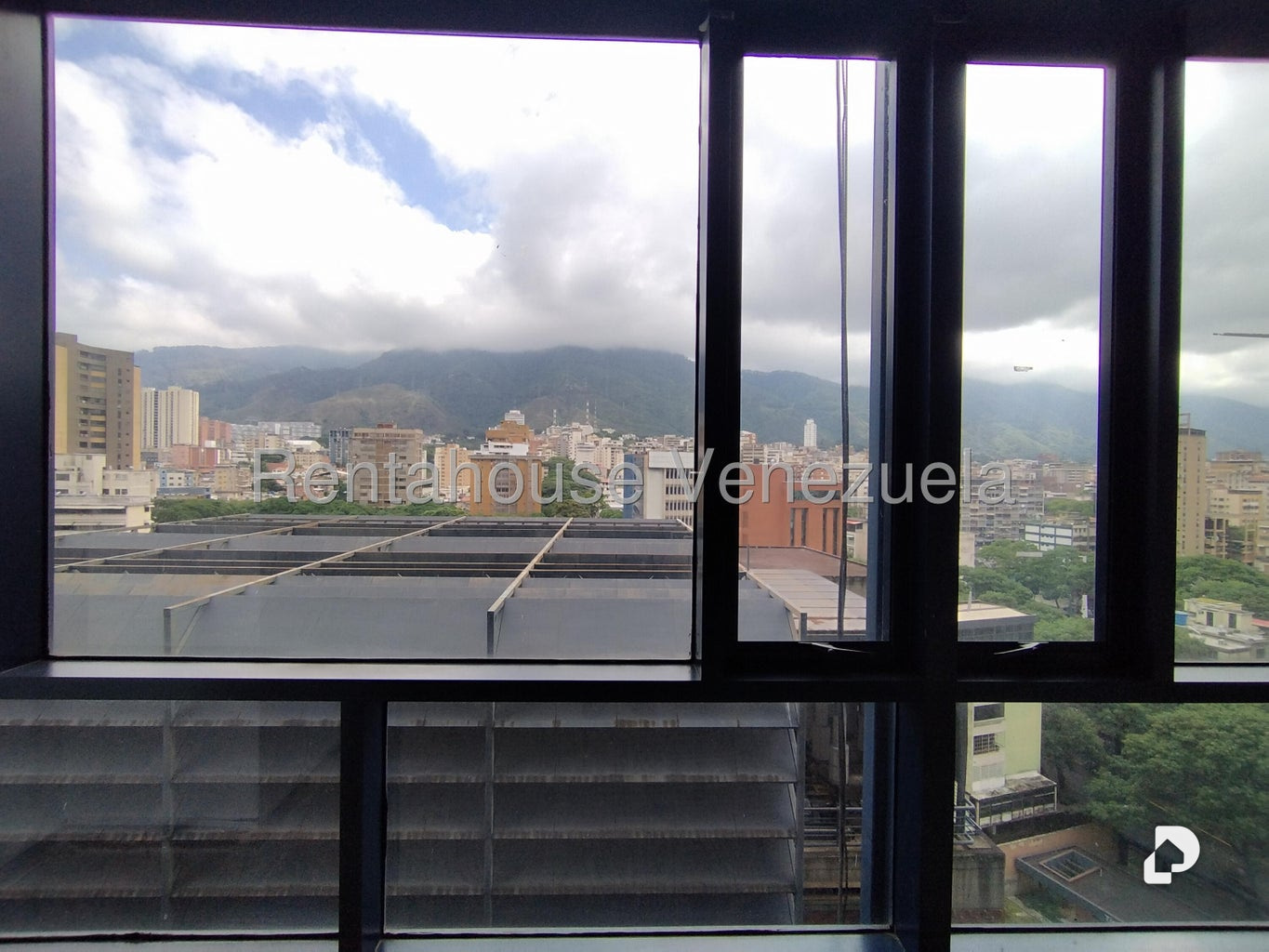 Oficina en Plaza Venezuela, Caracas – 22