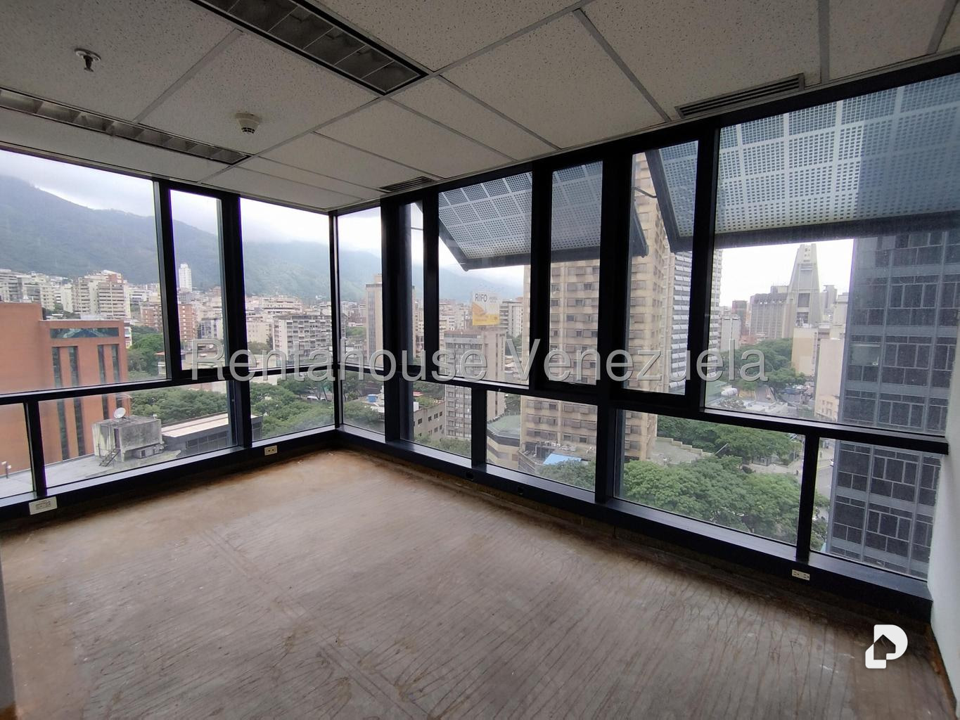 Oficina en Plaza Venezuela, Caracas – 27