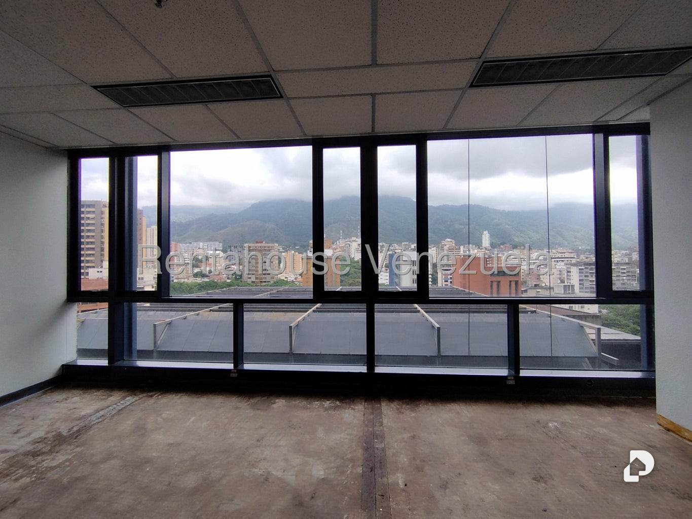 Oficina en Plaza Venezuela, Caracas – 17