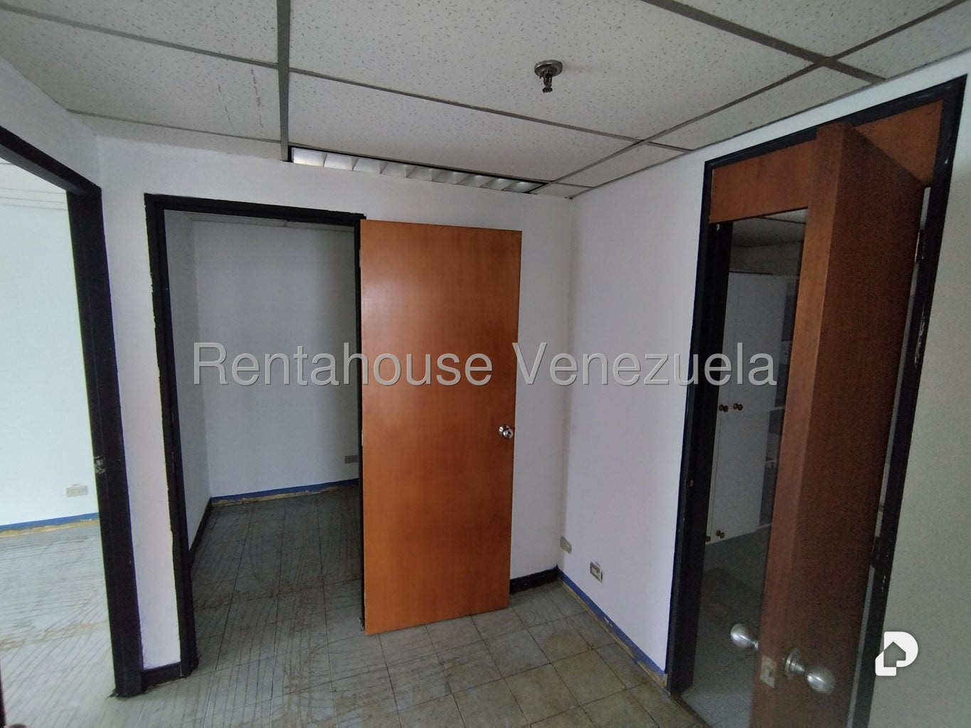 Oficina en Plaza Venezuela, Caracas – 24