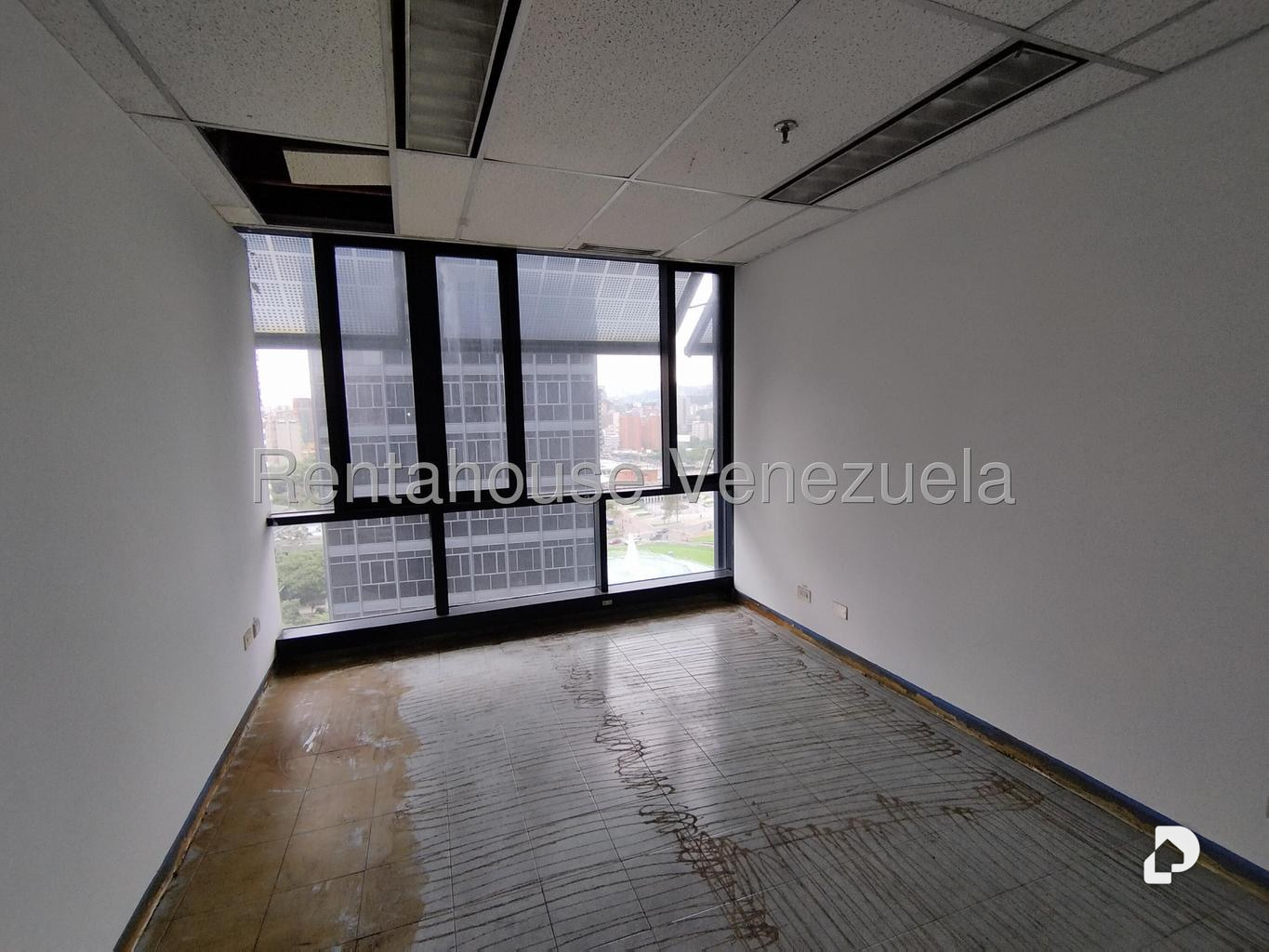 Oficina en Plaza Venezuela, Caracas – 25