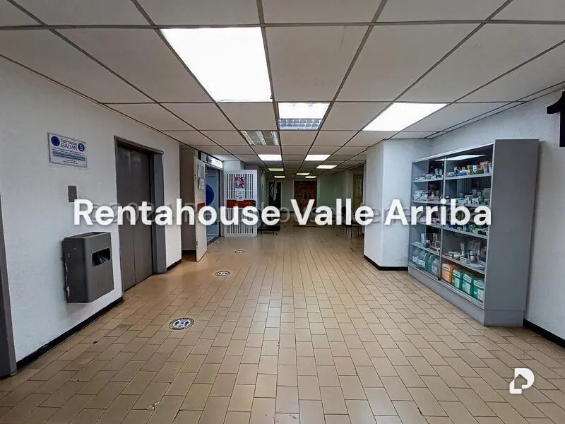 Local comercial en Los Cortijos de Lourdes, Caracas – 3