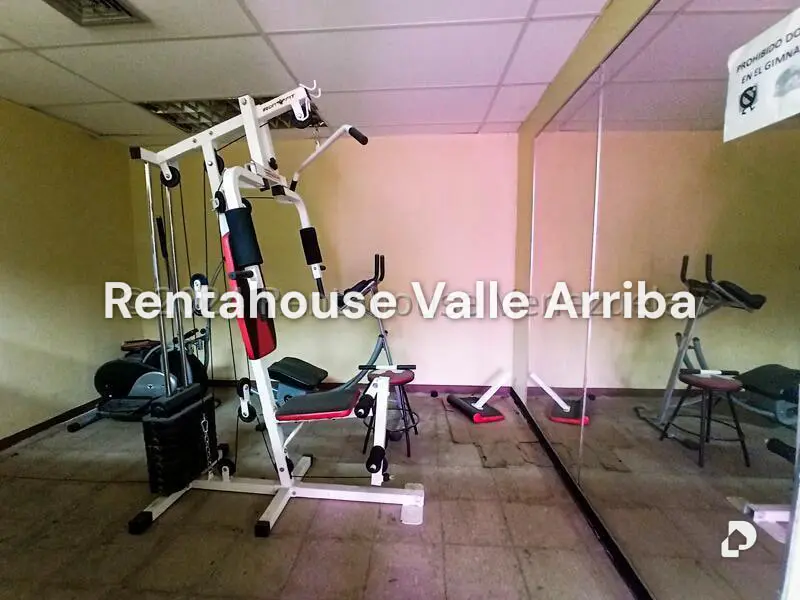 Local comercial en Los Cortijos de Lourdes, Caracas – 28