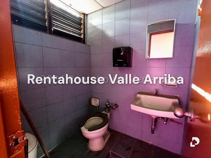Local comercial en Los Cortijos de Lourdes, Caracas – 30