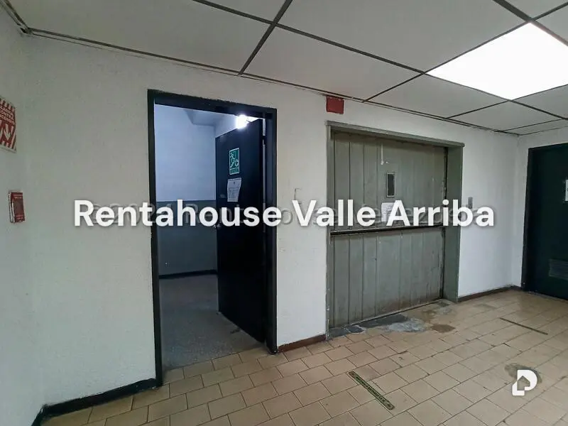 Local comercial en Los Cortijos de Lourdes, Caracas – 4