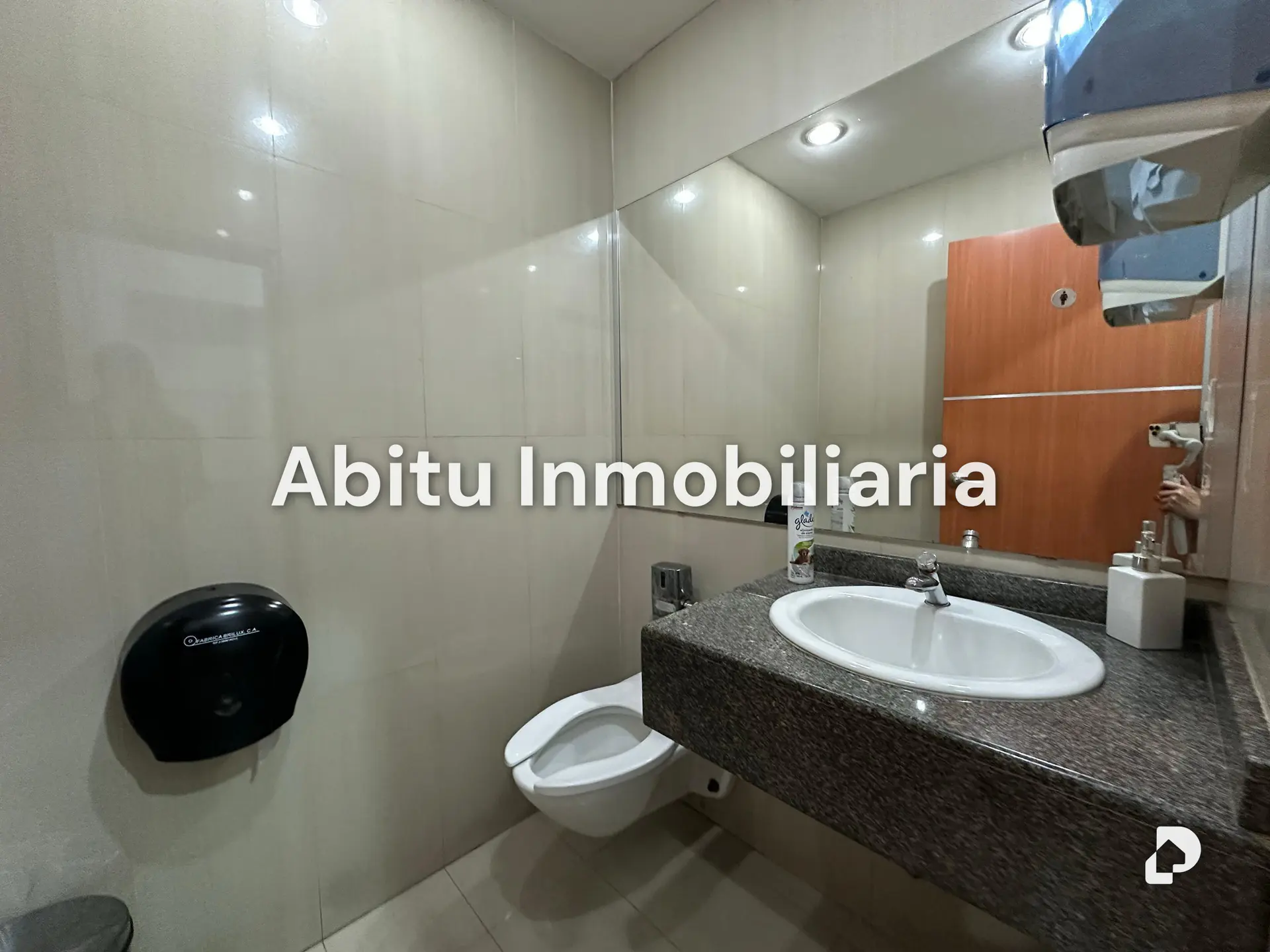 Office in La Trinidad, Caracas – 15