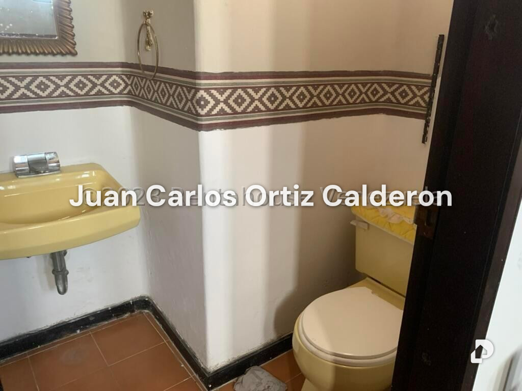 Casa en Cumbres de Curumo, Caracas – 28