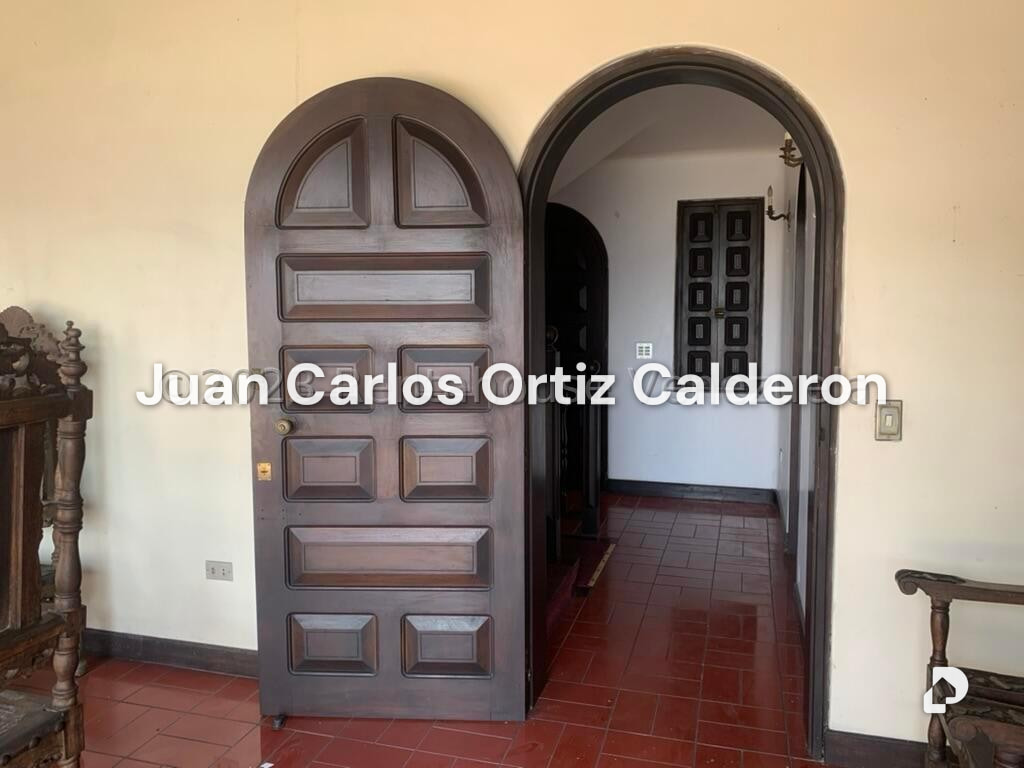 Casa en Cumbres de Curumo, Caracas – 17