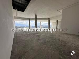 Casa en Prados del Este, Caracas – 25