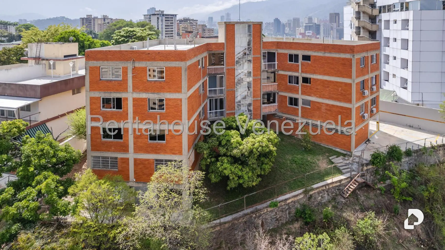 Edificio en Colinas de Bello Monte, Caracas – 1