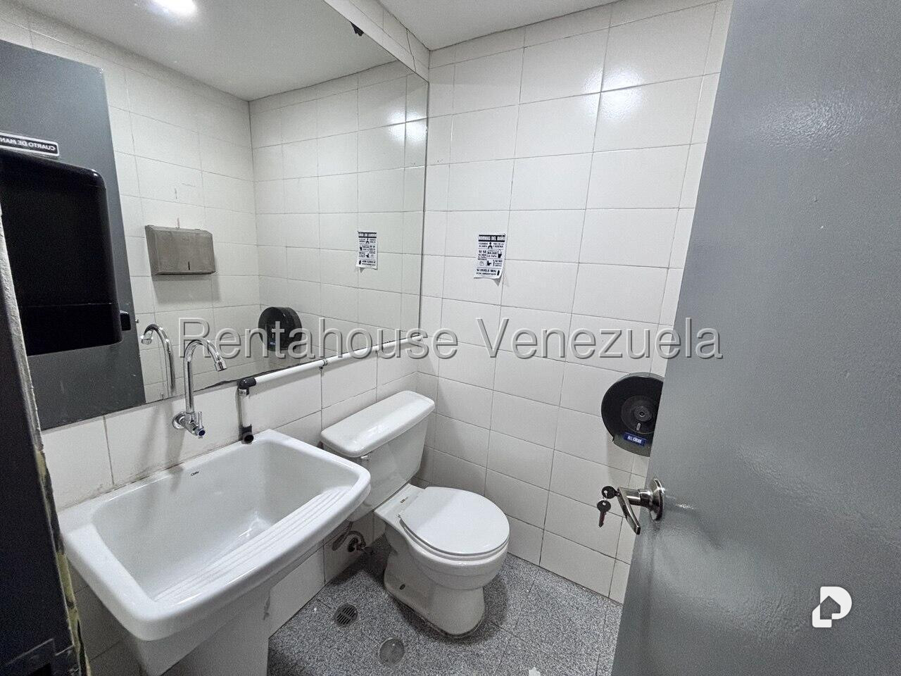 Local comercial en El Bosque, Caracas – 26