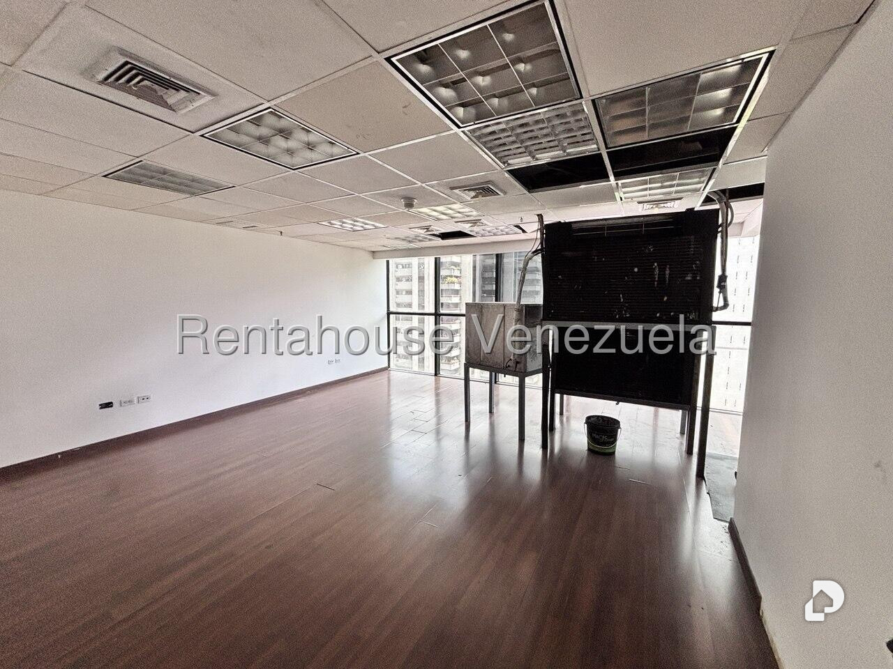 Local comercial en El Bosque, Caracas – 27