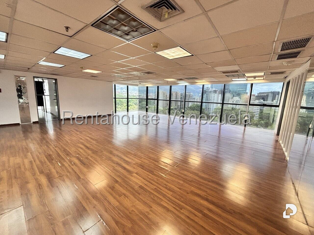 Local comercial en El Bosque, Caracas – 17
