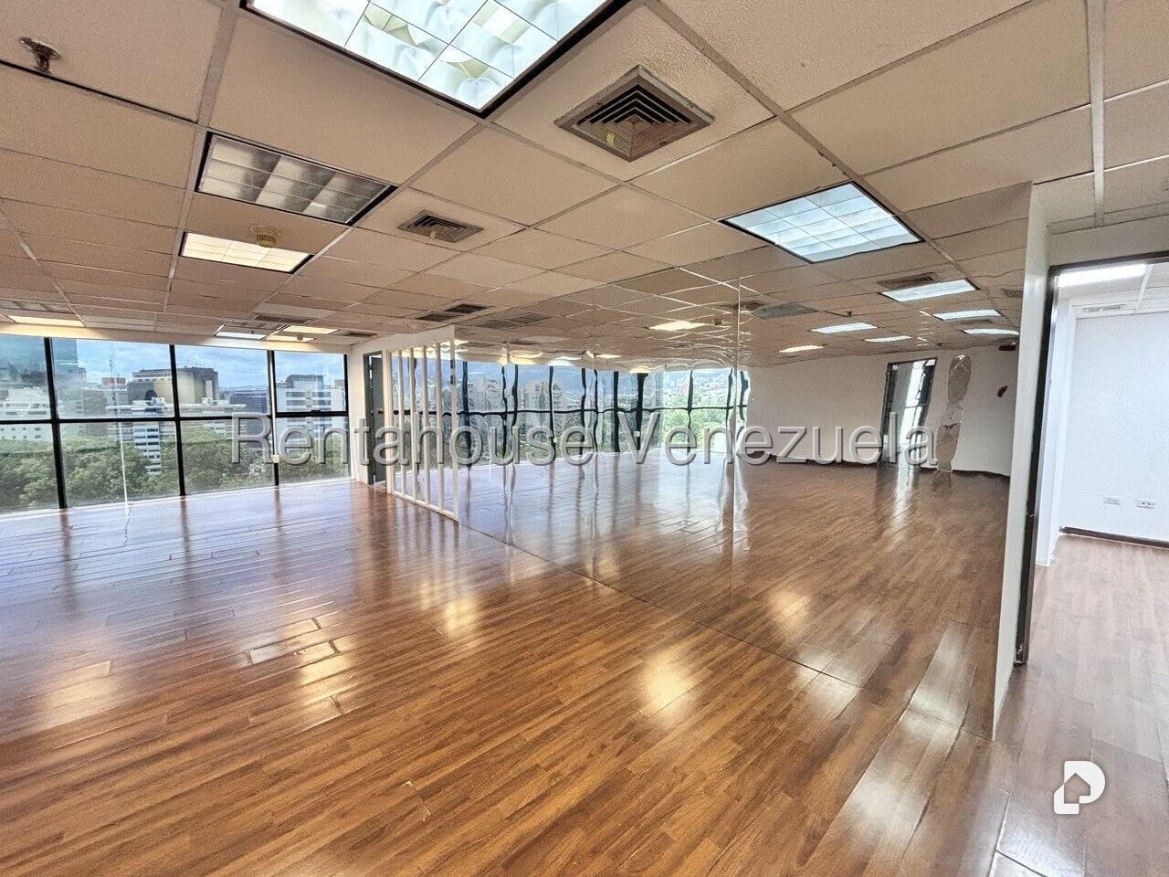 Local comercial en El Bosque, Caracas – 19