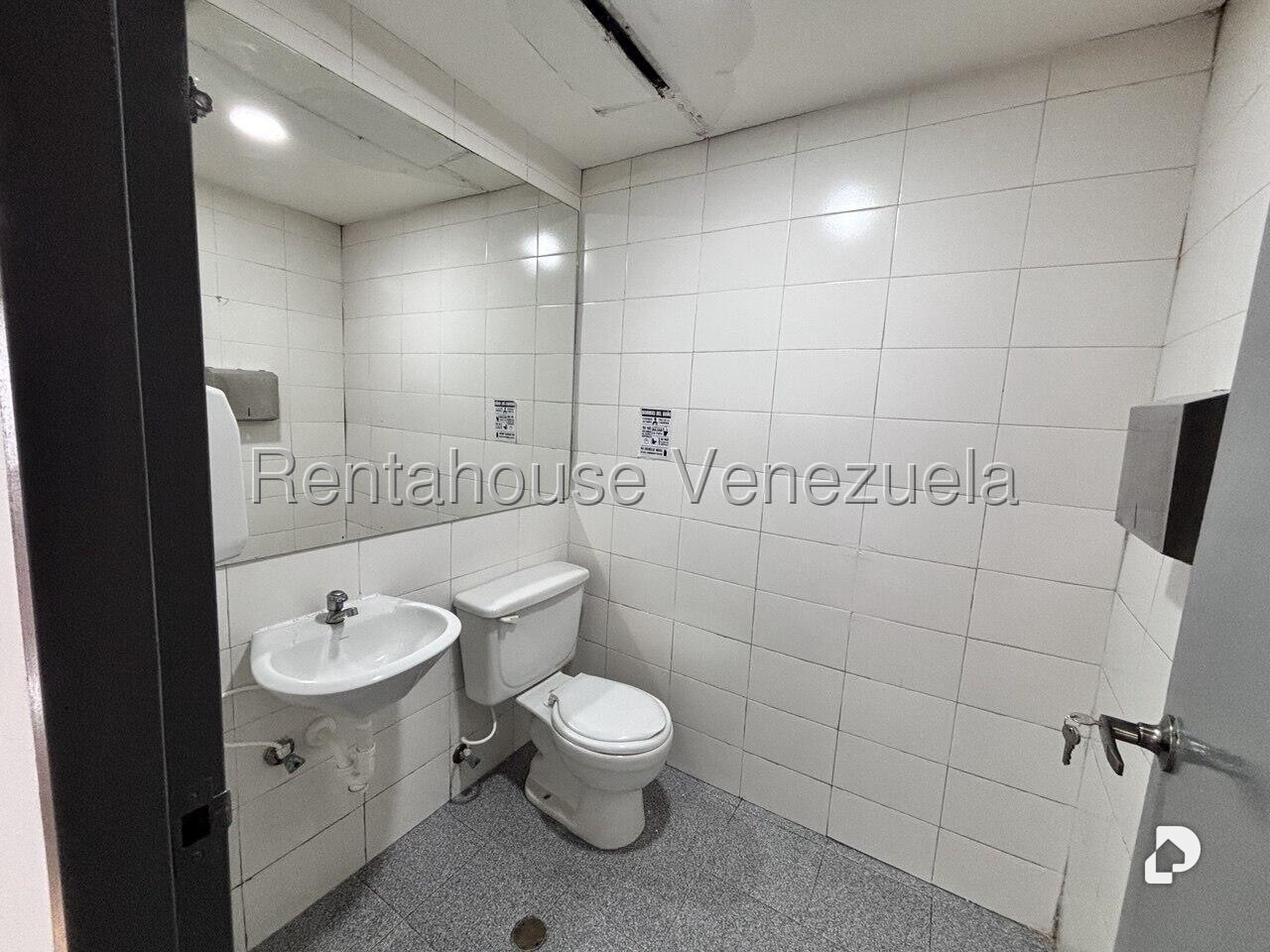 Local comercial en El Bosque, Caracas – 25