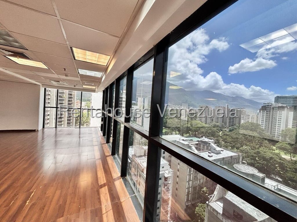 Local comercial en El Bosque, Caracas - 1