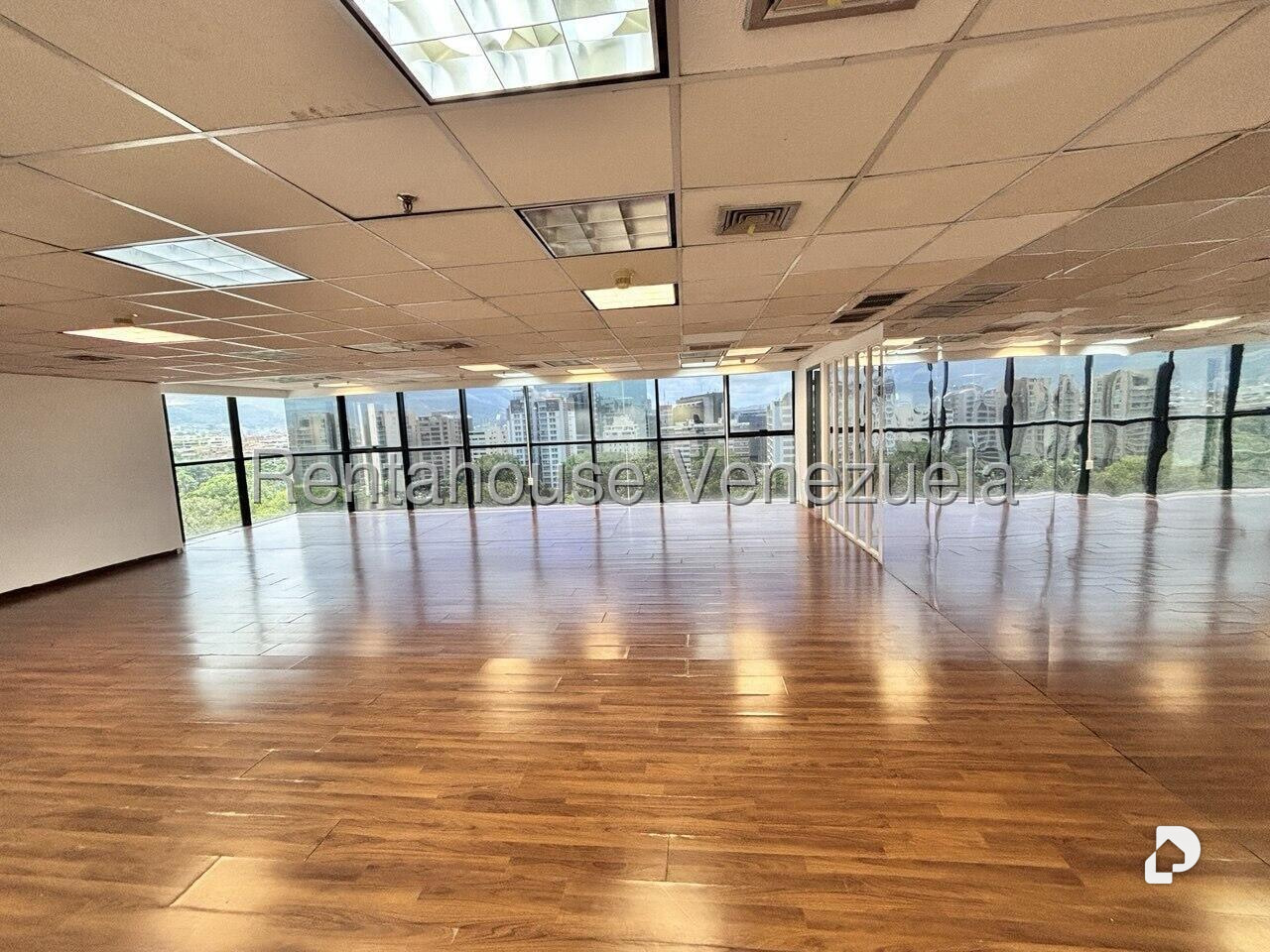 Local comercial en El Bosque, Caracas – 18