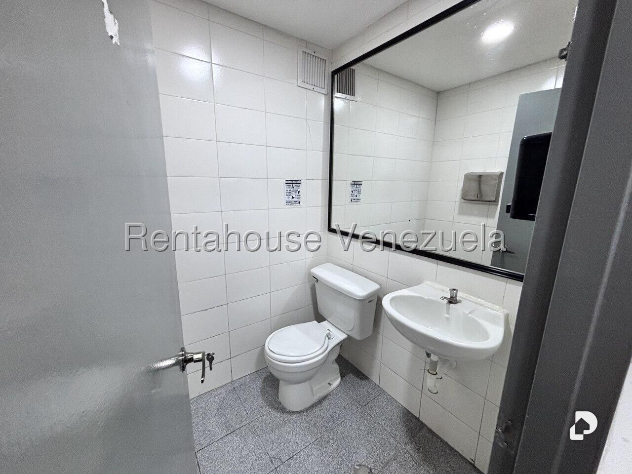 Local comercial en El Bosque, Caracas – 23