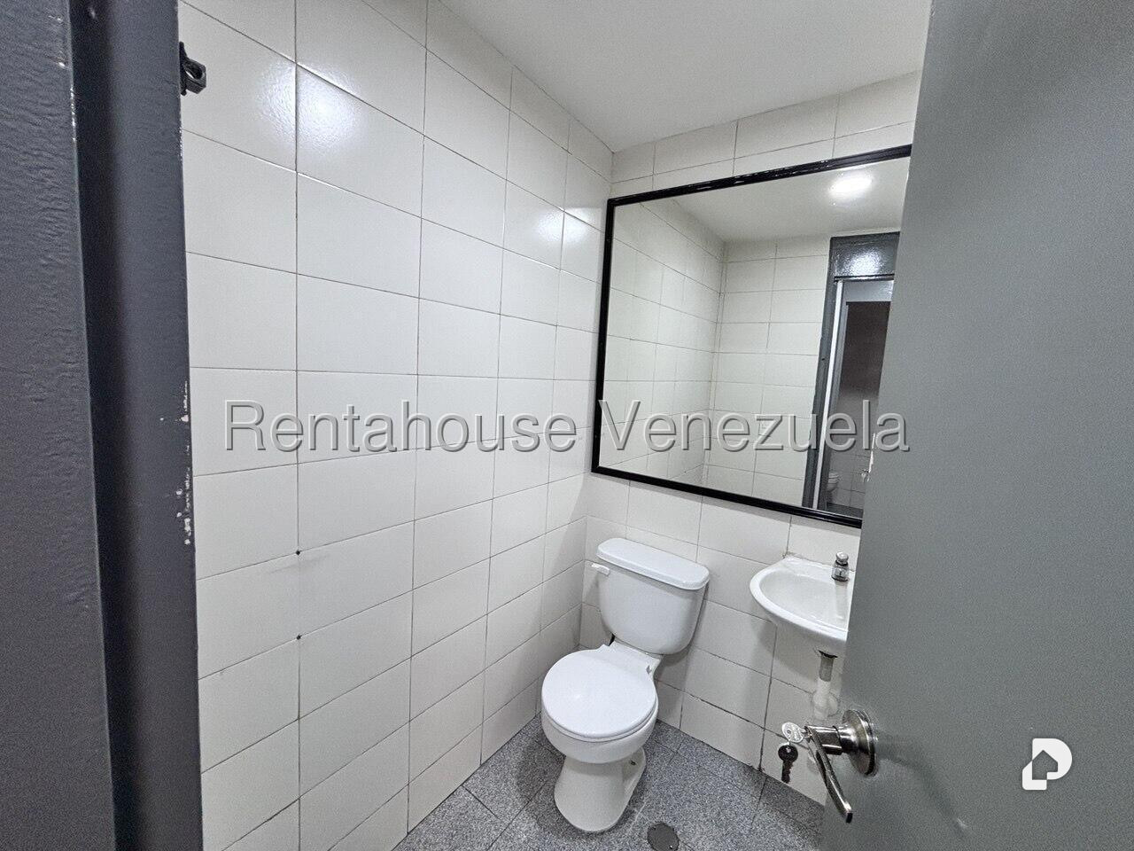 Local comercial en El Bosque, Caracas – 24