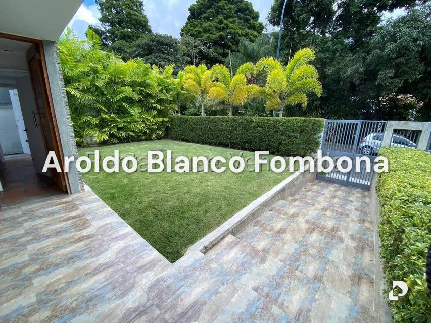 Casa en Colinas de Tamanaco, Caracas – 23