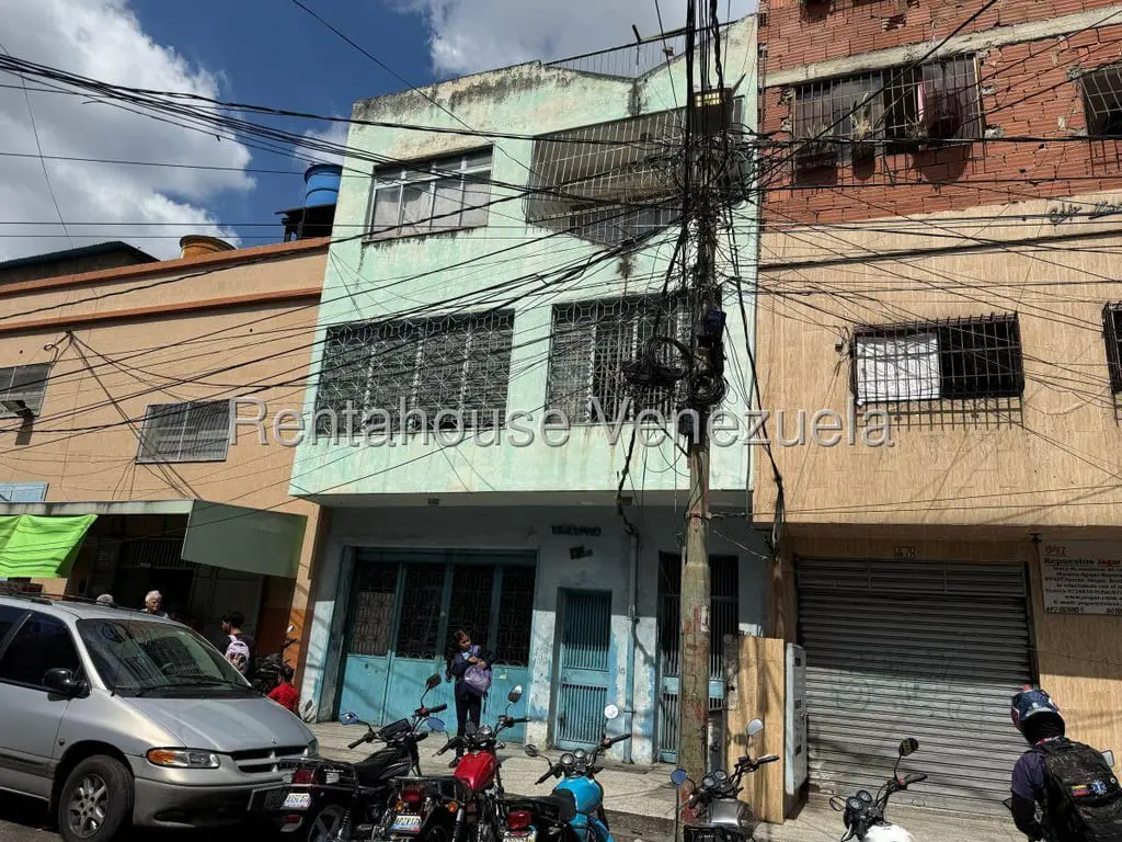 Commercial space in Catia, Caracas - 1