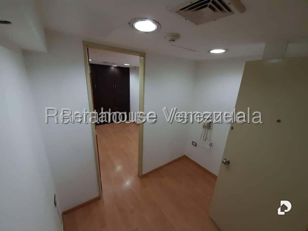 Oficina en Chuao, Caracas – 11