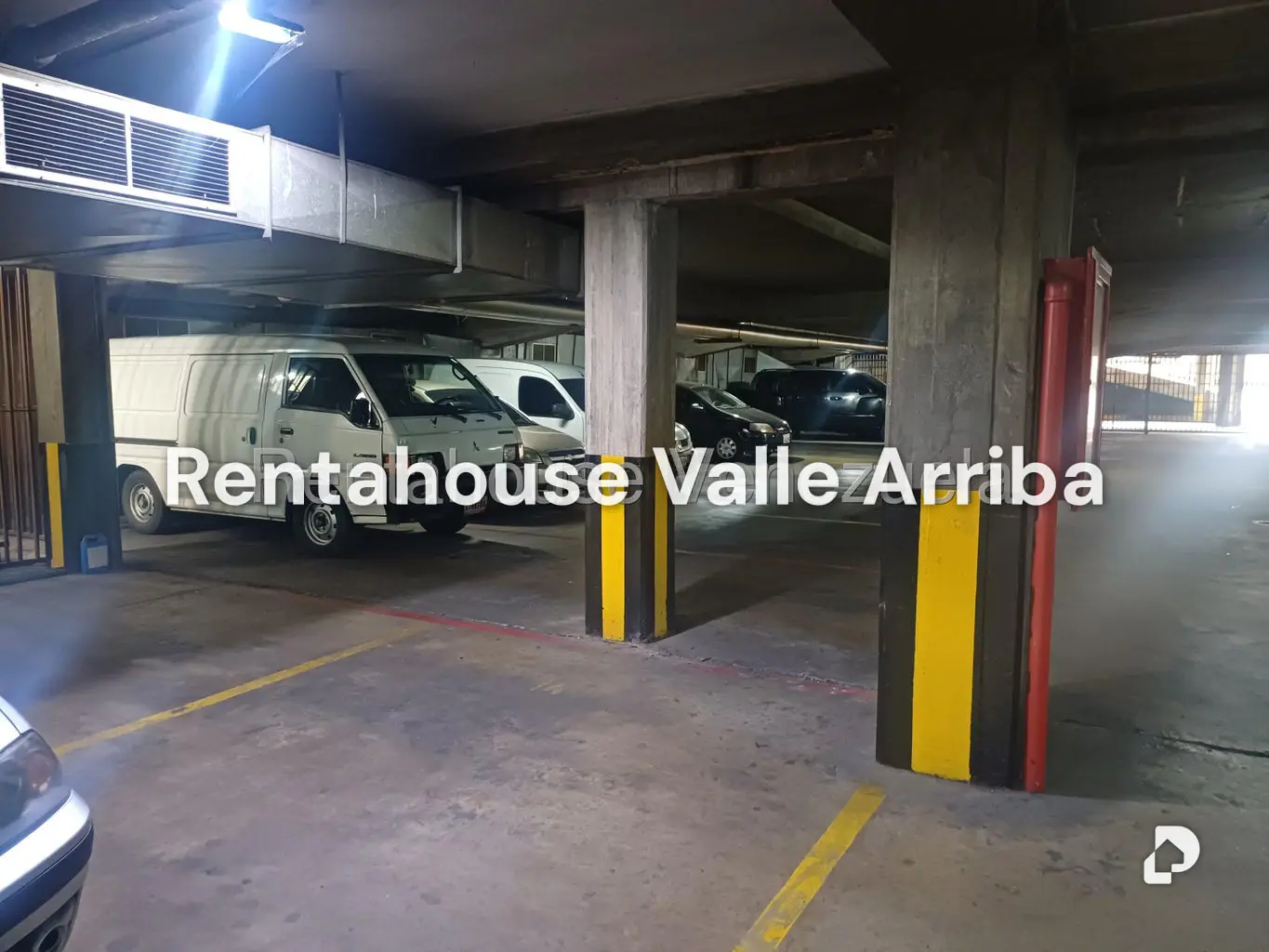 Garaje/Estacionamiento en Los Dos Caminos, Caracas – 13