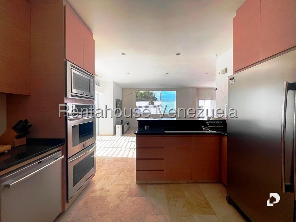 Casa en Alto Prado, Caracas – 30