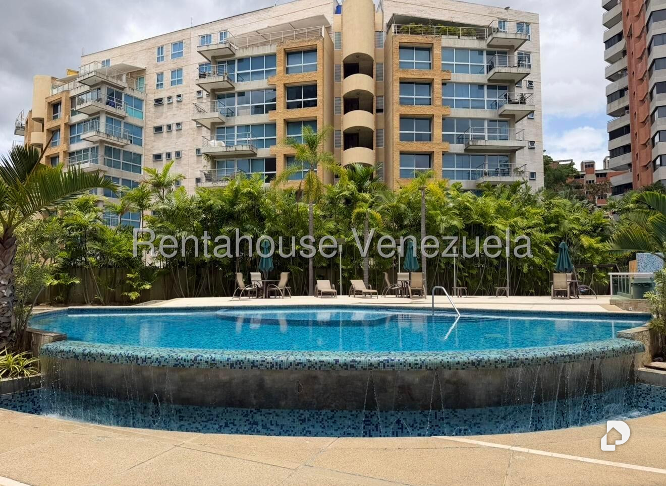 Apartamento en Las Mesetas de Santa Rosa de Lima, Caracas – 1